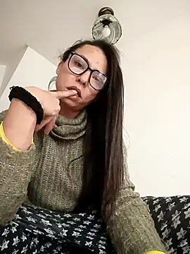 Snapshot of Mar6908 chatting on 12-16-25, 12:32 Mar6908 online show from 12-16-25, 12:32