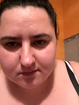 LOVE LIEBE online show from 12-17-25, 04:35