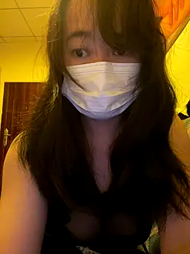 qiqi-01 online show from 12-18-25, 03:07