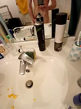 Snapshot of Oposum4 chatting on 12-16-25, 03:50 Oposum4 online show from 12-16-25, 03:50