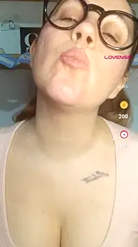 Snapshot of SofiEsteves chatting on 07-17-26, 12:34 SofiEsteves online show from 07-17-26, 12:34