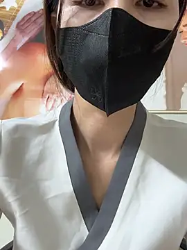 Snapshot of bi_biii chatting on 03-18-26, 12:58 bi biii online show from 03-18-26, 12:58