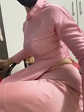 Snapshot of bi_biii chatting on 04-16-26, 02:45 bi biii online show from 04-16-26, 02:45