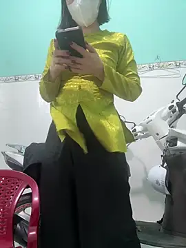 Snapshot of bi_biii chatting on 05-18-26, 02:51 bi biii online show from 05-18-26, 02:51