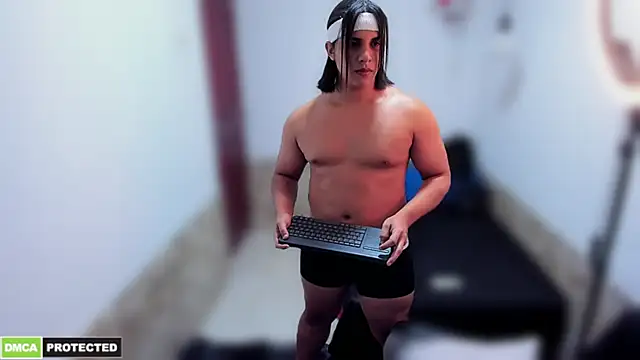 Snapshot of latinboyfit chatting on 02-15-26, 03:14 latinboyfit online show from 02-15-26, 03:14