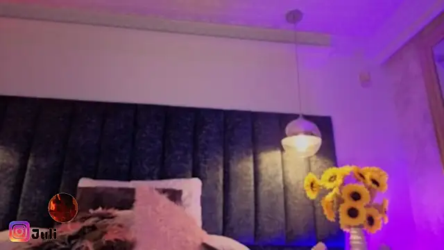 Snapshot of JuliCorrea_ chatting on 07-15-26, 10:31 JuliCorrea online show from 07-15-26, 10:31