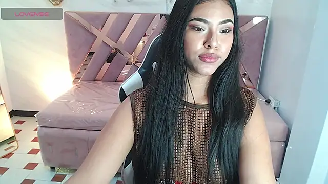 Snapshot of Kendall_Queen_v chatting on 12-18-25, 12:06 Kendall Queen v online show from 12-18-25, 12:06