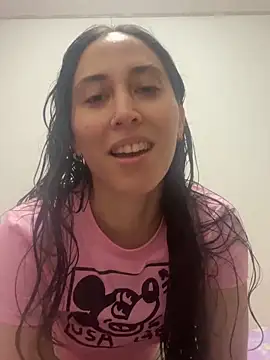 Snapshot of LatinDoll8 chatting on 06-10-26, 01:28 LatinDoll8 online show from 06-10-26, 01:28