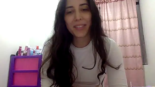 Snapshot of LatinDoll8 chatting on 07-25-26, 10:51 LatinDoll8 online show from 07-25-26, 10:51