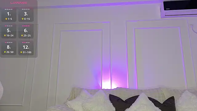 Snapshot of Lady_charm__ chatting on 05-19-26, 05:47 Lady charm online show from 05-19-26, 05:47