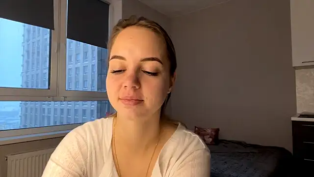 Snapshot of AliceQueenGirl chatting on 01-09-26, 12:41 AliceQueenGirl online show from 01-09-26, 12:41