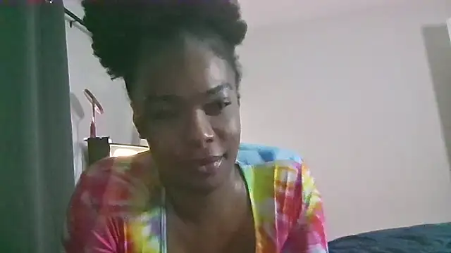 Snapshot of luxmina chatting on 12-17-25, 04:24 luxmina online show from 12-17-25, 04:24