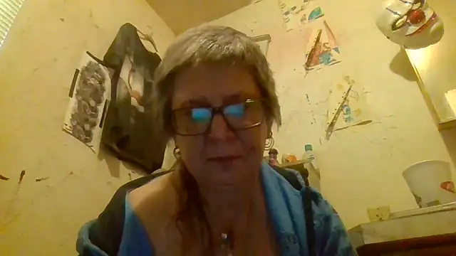 Snapshot of becky1111 chatting on 04-05-26, 11:13 becky1111 online show from 04-05-26, 11:13