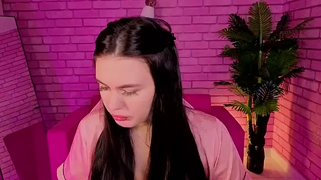 Mia Evelyn online show from 12-23-25, 08:45