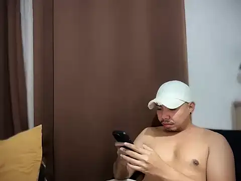 Snapshot of chubbybear_08 chatting on 02-20-26, 05:26 chubbybear 08 online show from 02-20-26, 05:26