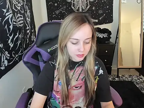 luna lovelyyy online show from 12-17-25, 06:14