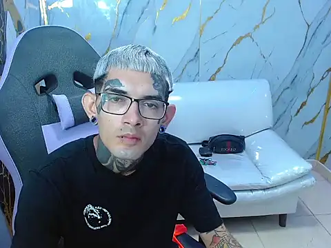 Boy tatto77 online show from 02-13-26, 06:26