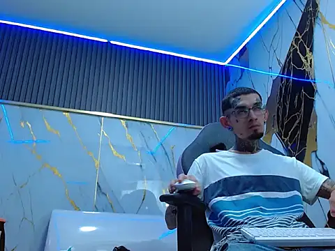 Boy tatto77 online show from 04-27-26, 12:03