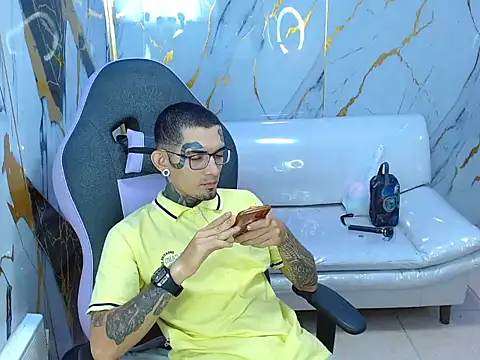 Boy tatto77 online show from 06-30-26, 12:44