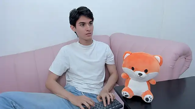 Snapshot of haritz_ chatting on 01-13-26, 11:21 haritz online show from 01-13-26, 11:21