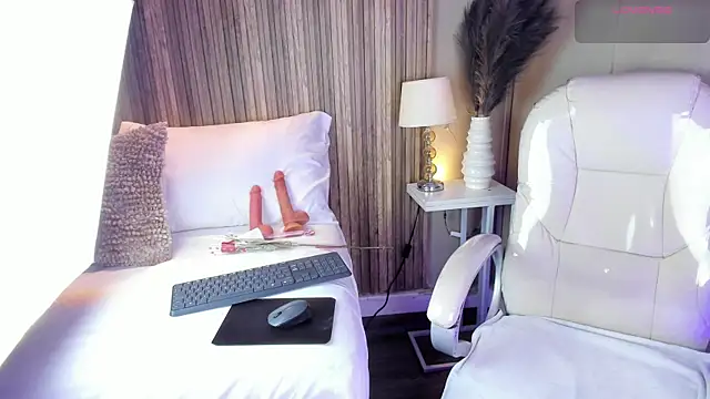 Snapshot of FiorelaSton chatting on 02-15-26, 04:09 FiorelaSton online show from 02-15-26, 04:09