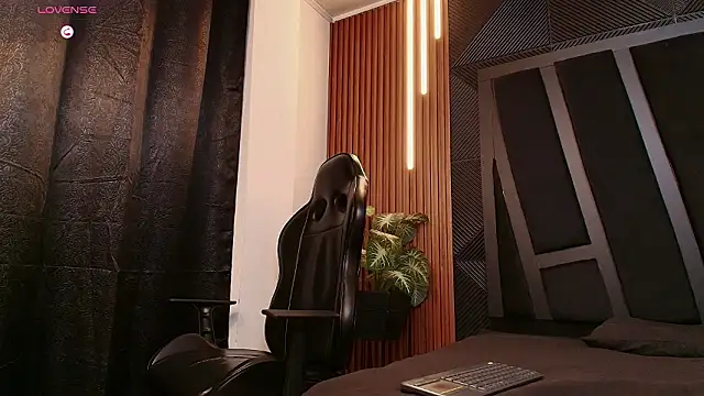 Snapshot of Noah_Clarkk chatting on 02-14-26, 11:23 Noah Clarkk online show from 02-14-26, 11:23