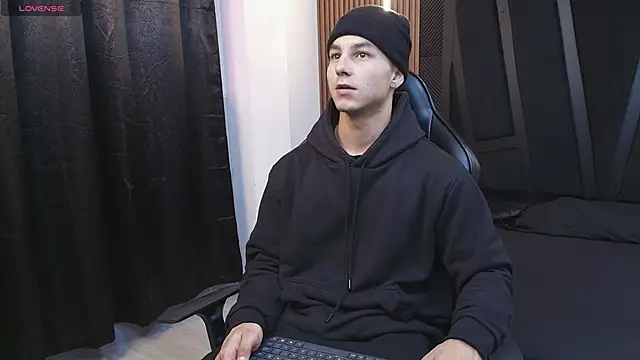 Noah Clarkk online show from 03-08-26, 01:26