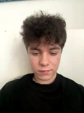 Snapshot of jaaydenx17 chatting on 12-18-25, 10:43 jaaydenx17 online show from 12-18-25, 10:43