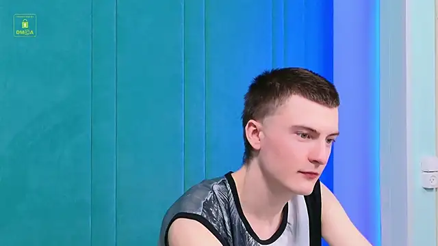 Snapshot of OscarSummers chatting on 12-20-25, 12:12 OscarSummers online show from 12-20-25, 12:12