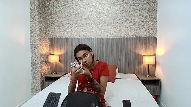 Snapshot of zoe_bermudez chatting on 12-19-25, 11:28 zoe bermudez online show from 12-19-25, 11:28