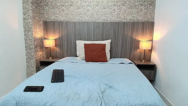 Snapshot of zoe_bermudez chatting on 01-15-26, 11:37 zoe bermudez online show from 01-15-26, 11:37