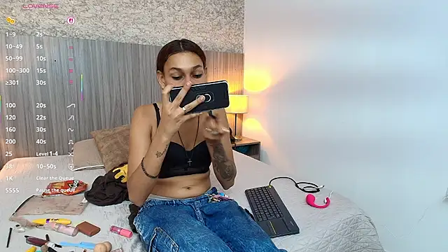 Snapshot of zoe_bermudez chatting on 02-20-26, 03:25 zoe bermudez online show from 02-20-26, 03:25