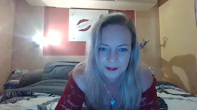 Snapshot of Miss-Chupagirly chatting on 12-18-25, 03:29 Miss-Chupagirly online show from 12-18-25, 03:29