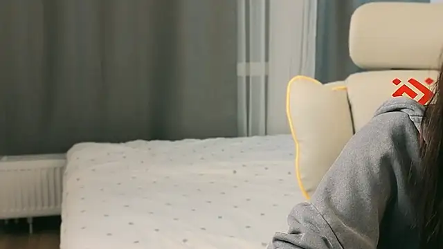 Snapshot of fallin_lovee chatting on 02-24-26, 09:57 fallin lovee online show from 02-24-26, 09:57