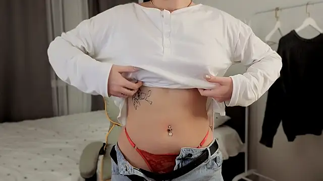 Snapshot of fallin_lovee chatting on 02-27-26, 07:47 fallin lovee online show from 02-27-26, 07:47