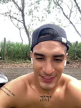 Snapshot of Maicol_xxxx chatting on 02-22-26, 03:32 Maicol xxxx online show from 02-22-26, 03:32