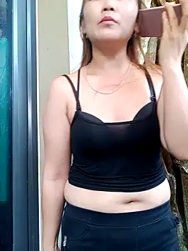 Snapshot of yula-bi chatting on 05-15-26, 11:56 yula-bi online show from 05-15-26, 11:56