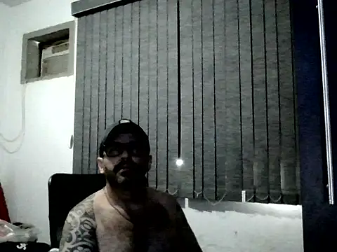 Snapshot of hairybeartopdominant chatting on 12-19-25, 01:07 hairybeartopdominant online show from 12-19-25, 01:07