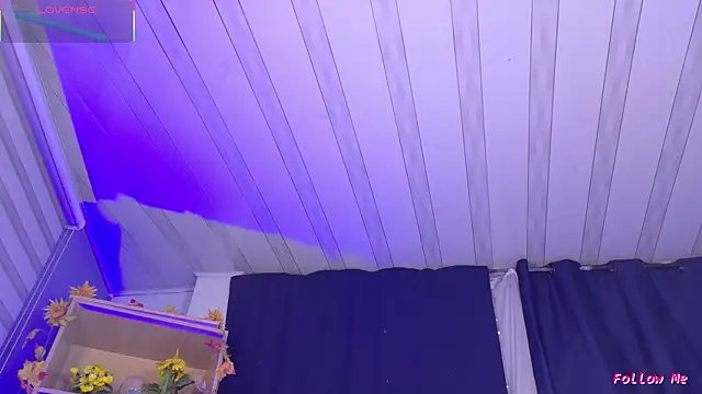 Emilyy05  online show from 04-19-26, 12:33