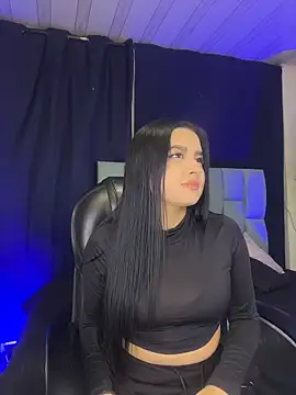 Snapshot of Emilyy05_ chatting on 06-12-26, 12:53 Emilyy05 online show from 06-12-26, 12:53