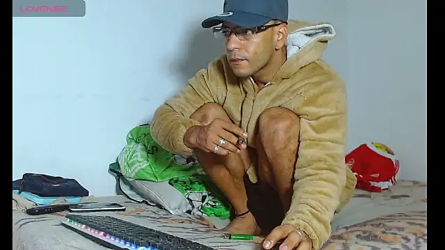 Snapshot of Alphamaster_92 chatting on 05-10-26, 10:20 Alphamaster 92 online show from 05-10-26, 10:20