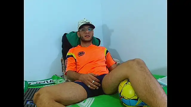 Snapshot of Alphamaster_92 chatting on 06-12-26, 05:56 Alphamaster 92 online show from 06-12-26, 05:56