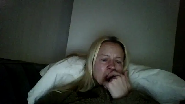 Snapshot of jennyblondeuk chatting on 03-23-26, 10:58 jennyblondeuk online show from 03-23-26, 10:58