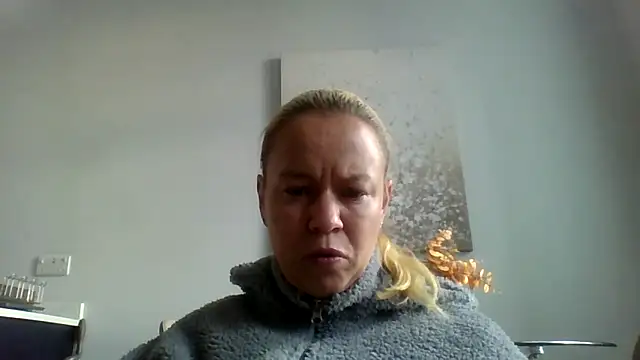 Snapshot of jennyblondeuk chatting on 03-26-26, 04:01 jennyblondeuk online show from 03-26-26, 04:01