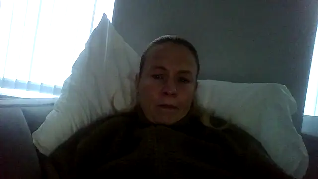 Snapshot of jennyblondeuk chatting on 03-28-26, 05:23 jennyblondeuk online show from 03-28-26, 05:23