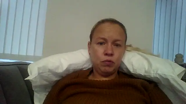 Snapshot of jennyblondeuk chatting on 03-29-26, 06:19 jennyblondeuk online show from 03-29-26, 06:19
