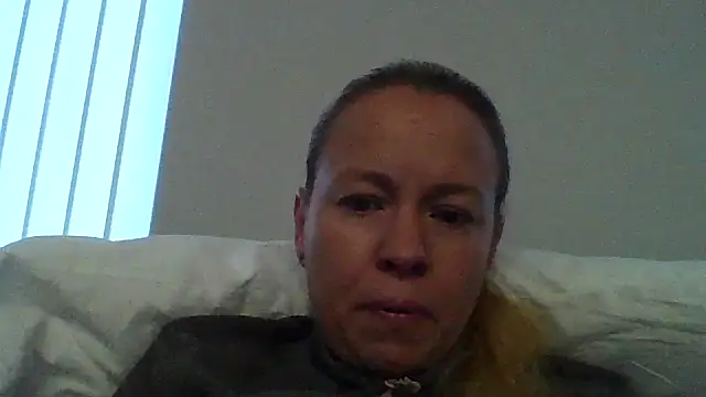 Snapshot of jennyblondeuk chatting on 03-30-26, 05:47 jennyblondeuk online show from 03-30-26, 05:47