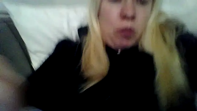 Snapshot of jennyblondeuk chatting on 03-31-26, 07:25 jennyblondeuk online show from 03-31-26, 07:25