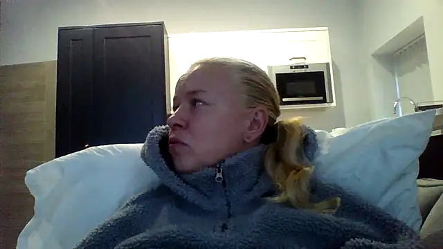 Snapshot of jennyblondeuk chatting on 04-02-26, 05:32 jennyblondeuk online show from 04-02-26, 05:32