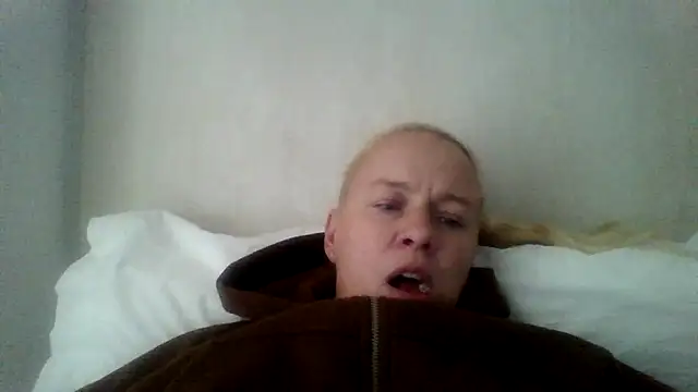 Snapshot of jennyblondeuk chatting on 04-14-26, 02:56 jennyblondeuk online show from 04-14-26, 02:56